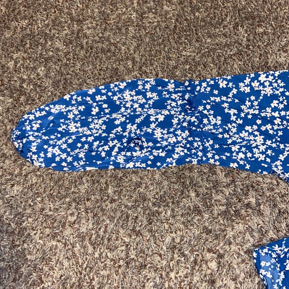 Slightly cropped SHEIN shirt size large. - Picture 4 of 6